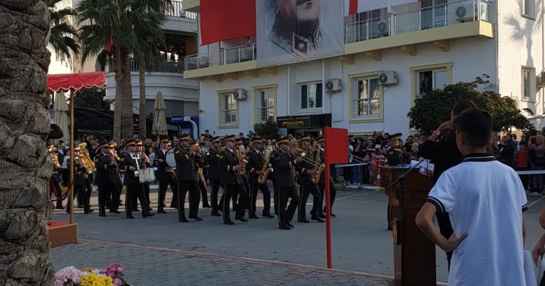 Edremitli muhtarlar Kıbrıs’ta  Edremitli muhtarlar KKTC’nin Cumhuriyet Bayramı’na katıldı