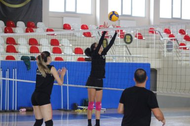 Altınoluk Voleybol, İzmir deplasmanında  Körfezin Sultanları zirveyi bırakmak istemiyor