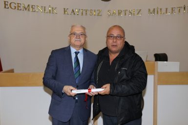 BURHANİYE’DE 40 YILLIK TAPU HASRETİ SON BULDU. BİN 500 TAPU DAĞITILDI