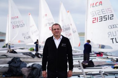 YELKEN’DE ILCA 1. AYAK YARIŞLARI VE MİLLİ TAKIM SEÇMELERİ AYVALIK’TA TÜM HIZIYLA DEVAM EDİYOR