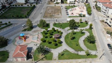 KARESİ BELEDİYESİ’NDEN YENİ PARK VE SPOR SAHALARI
