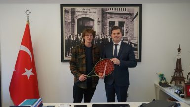 Edremit Belediyesi’nden genç sporcuya destek!  Başkan Yardımcısı Tayfun Canlı’dan genç sporcuya tam destek!