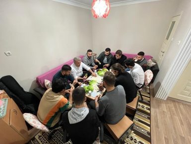 Milletvekili Mustafa Canbey Gençlerle Çiğköfte Yoğurdu