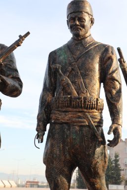 BURHANİYE KUVA-YI MİLLİYE ANITINA ÇİRKİN SALDIRI