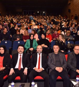 ALTIEYLÜL’DE UNUTULMAZ YÜCEL ARZEN KONSERİ