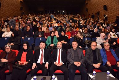 ALTIEYLÜL’DE UNUTULMAZ YÜCEL ARZEN KONSERİ