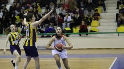 BURHANİYE BELEDİYESPOR KADIN BASKETBOL TAKIMI LİGDE FIRTINA GİBİ ESMEYE DEVAM EDİYOR