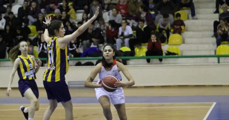  BURHANİYE BELEDİYESPOR KADIN BASKETBOL TAKIMI LİGDE FIRTINA GİBİ ESMEYE DEVAM EDİYOR