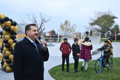 Başkan Yılmaz’dan  gençlere skate park