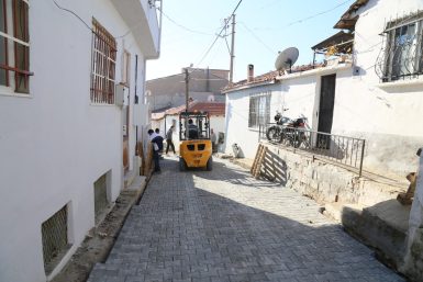 DARSOFA MAHALLESİ’NDE YOLLAR YENİLENİYOR
