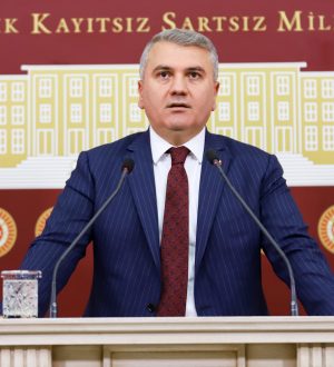 MUSTAFA CANBEY CHP’Yİ ELEŞTİRDİ: VİZYON TOPLANTISI TÜKENMİŞLİĞİN FOTOĞRAFIDIR