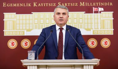 MUSTAFA CANBEY CHP’Yİ ELEŞTİRDİ: VİZYON TOPLANTISI TÜKENMİŞLİĞİN FOTOĞRAFIDIR