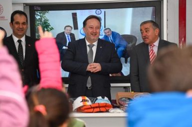 KARESİ BELEDİYESİ’NDEN EĞİTİMDE SPORA DESTEK