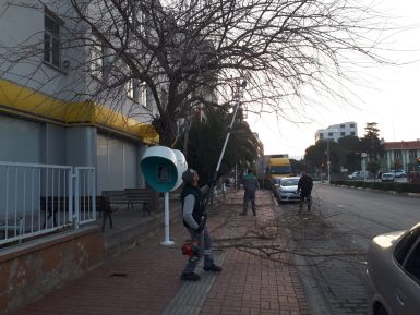 BURHANİYE’NİN PARKLARI YENİLENİYOR