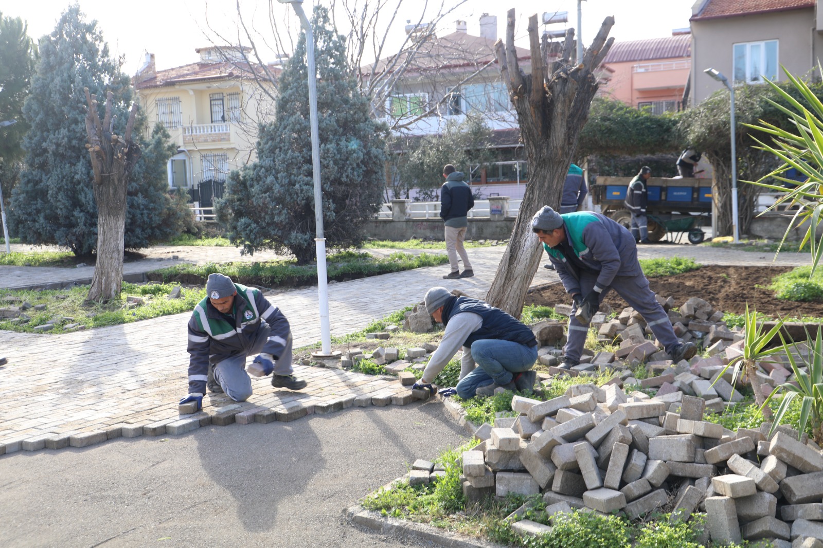 BURHANİYE’NİN PARKLARI YENİLENİYOR (4)