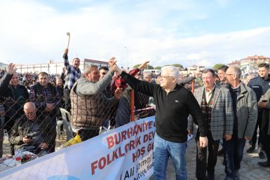 BURHANİYE DEVE GÜREŞLERİ NEFES KESTİ