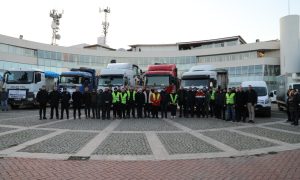 BURHANİYE’DEN DEPREM BÖLGESİNE YARDIMLAR DEVAM EDİYOR