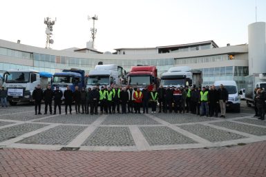 BURHANİYE’DEN DEPREM BÖLGESİNE YARDIMLAR DEVAM EDİYOR