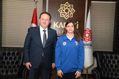 KARESİ BELEDİYESPOR’UN ŞAMPİYONLARI MAKAMDA