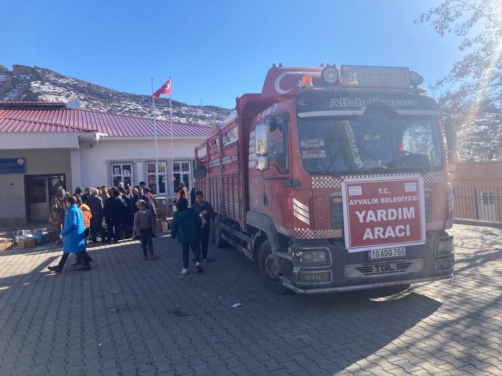 AYVALIK BELEDİYESİ EKİPLERİ DEPREM BÖLGESİNDE (1)