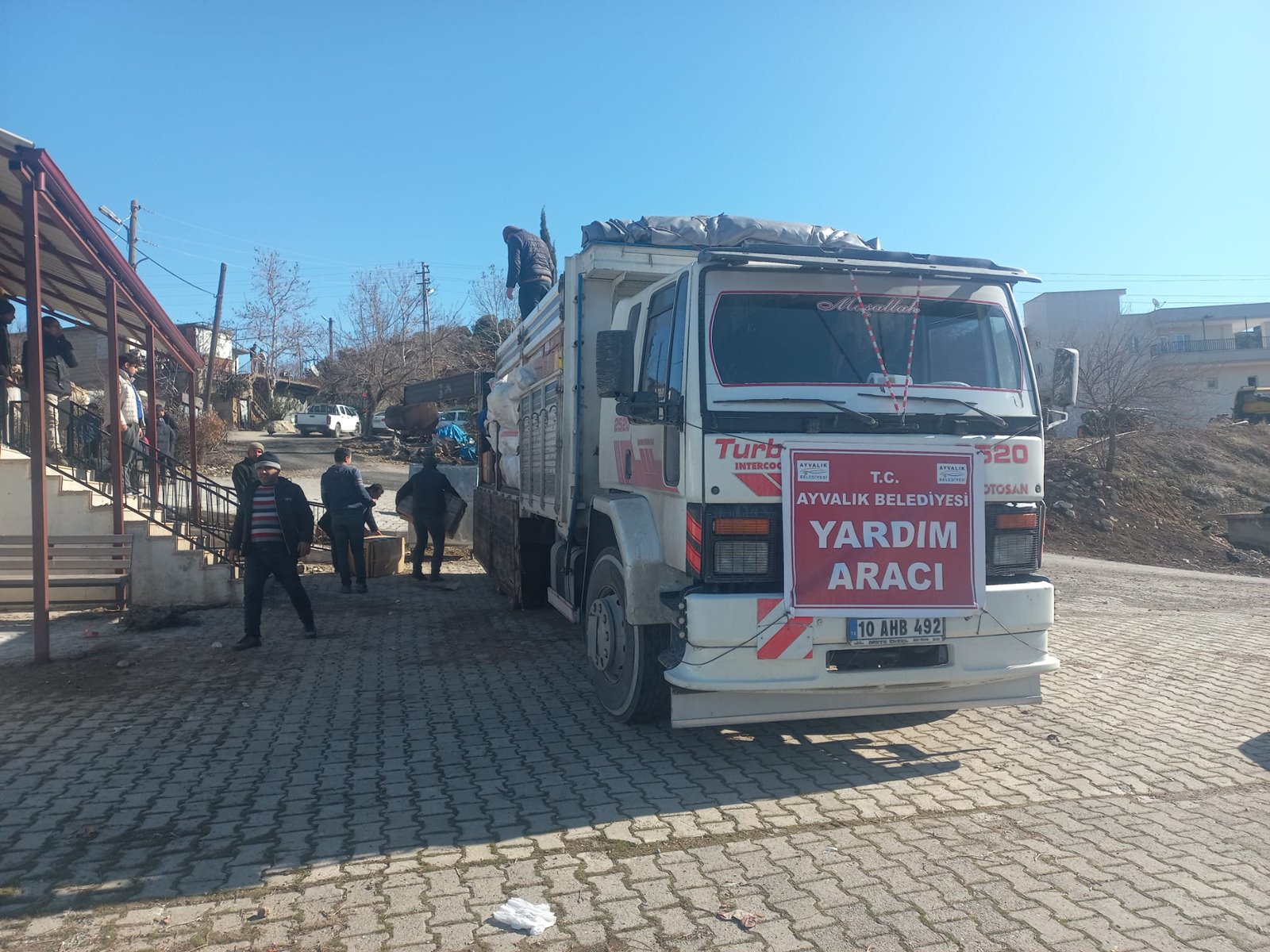 AYVALIK BELEDİYESİ EKİPLERİ DEPREM BÖLGESİNDE (3)