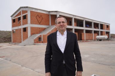 AYVALIK BELEDİYESİ, TEMİZLİK İŞLERİ, DESTEK VE KADEME HİZMETLERİ’Nİ TAM DONANIMLI BİR BİNADA TOPLUYOR