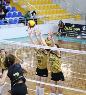 ALTINOLUK VOLEYBOL RAHAT KAZANDI