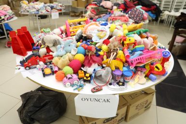 ÇOCUKLAR DEPREMZEDE ARKADAŞLARINI UNUTMADI