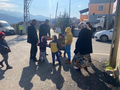 BURHANİYE BELEDİYESİ DEPREMZEDELERİN YANINDA