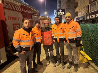 Edremit Belediyesi ekipleri deprem bölgesine ulaştı