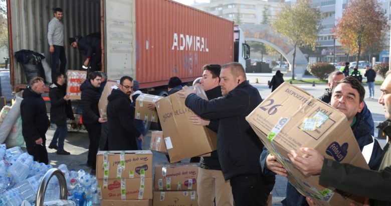  Edremitliler, depremzedeler için tek yürek oldu