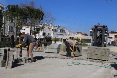 ALTINKUM MAHALLESİ’NDE YOLLAR YENİLENİYOR