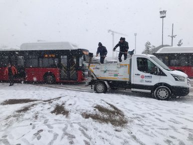KARESİ’DE KARLA MÜCADELE ÇALIŞMALARI SÜRÜYOR