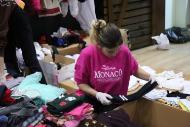 EDREMİT’TE DEPREMZEDELER İÇİN YARDIMLAR DEVAM EDİYOR