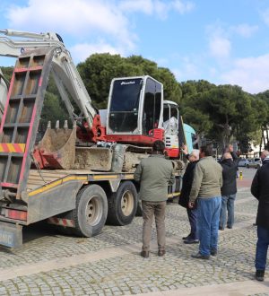 BURHANİYE’DEN HATAY’A İŞ MAKİNELERİ GÖNDERİLDİ