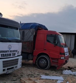 BURHANİYE BELEDİYESİ DEPREM BÖLGESİNDE YARDIMLARI İLK ELDEN ULAŞTIRIYOR