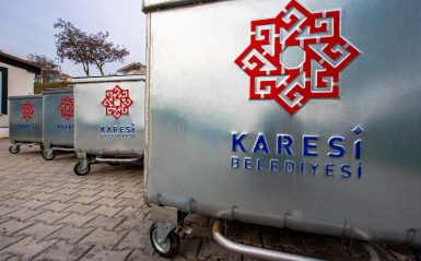 KARESİ’DE 1 YILDA 900 YENİ ÇÖP KONTEYNIRI DAĞITILDI