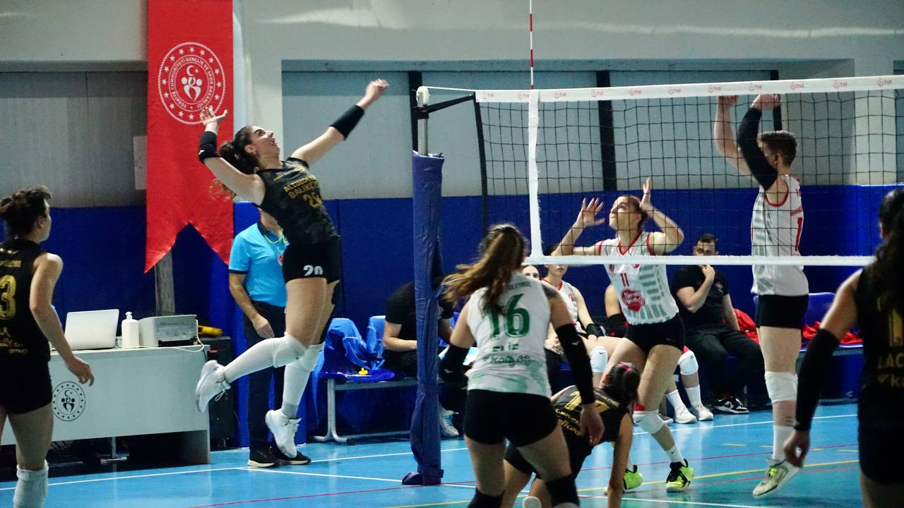 Altınoluk Voleybol (4)