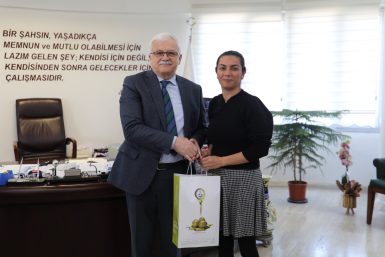 BAŞKAN DEVECİLER MİNİK MİSAFİRLERİNİ AĞIRLADI