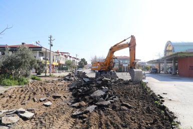 BURHANİYE’DE YOL ÇALIŞMALARINA DEVAM