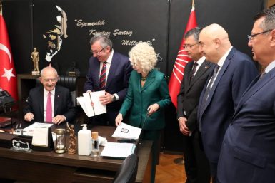 KILIÇDAROĞLU ADAYLIK BAŞVURUSUNU TBMM’DEKİ MAKAMINDA HAZIRLADI!