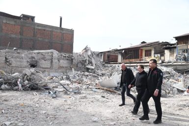 BAŞKAN ORKAN: “BALIKESİR OLARAK DEPREMZEDELERİN HİZMETİNDEYİZ”