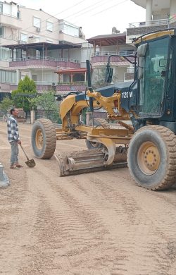 YOL YAPIM ÇALIŞMALARI DEVAM EDİYOR