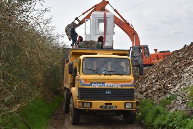 Taş kırma makinesi ile ekonomiye katkı sağlanıyor
