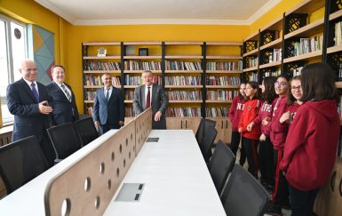 KARESİ BELEDİYESİ’NDEN BİLSEM’E KÜTÜPHANE