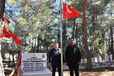 EDREMİT’TE ŞEHİTLERİN KABİRLERİ DÜZENLENDİ