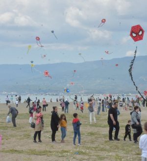 ÇOCUK BAYRAMI UÇURTMA ŞENLİĞİYLE RENKLENDİ