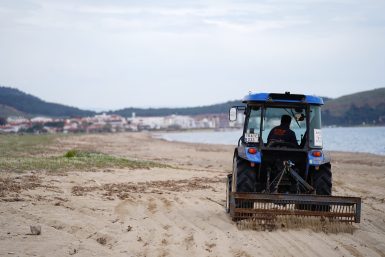 AYVALIK’TA PLAJLAR SEZONA HAZIRLANIYOR (5)