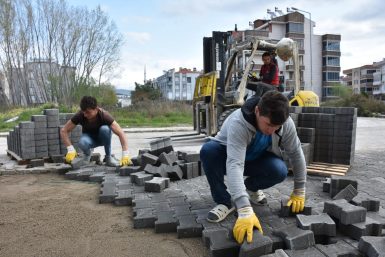 AKÇAY SARIKIZ MEYDANI YENİDEN DÜZENLENİYOR