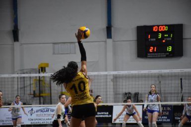 ALTINOLUKSPOR SULTANLAR LİGİ YOLUNDA